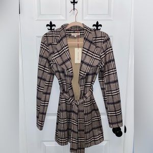 Women’s mid-length trench coat